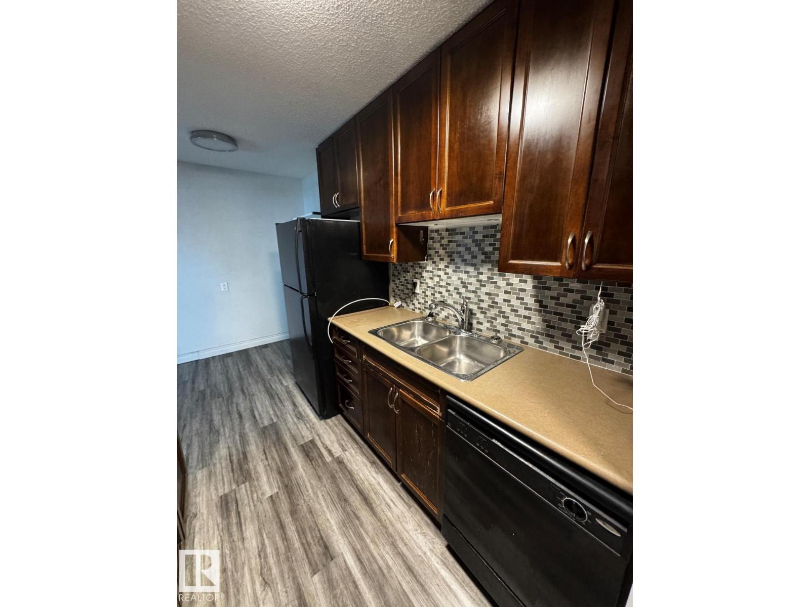 #203 10415 93 ST NW - 8