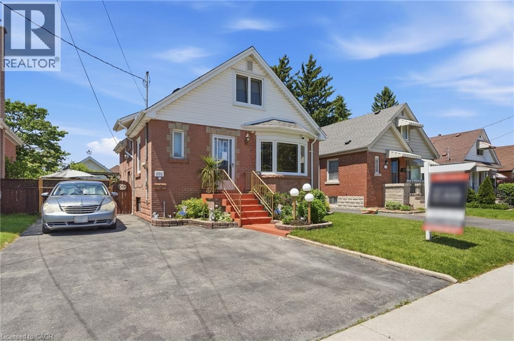 192 PARKDALE Avenue S - Image 3