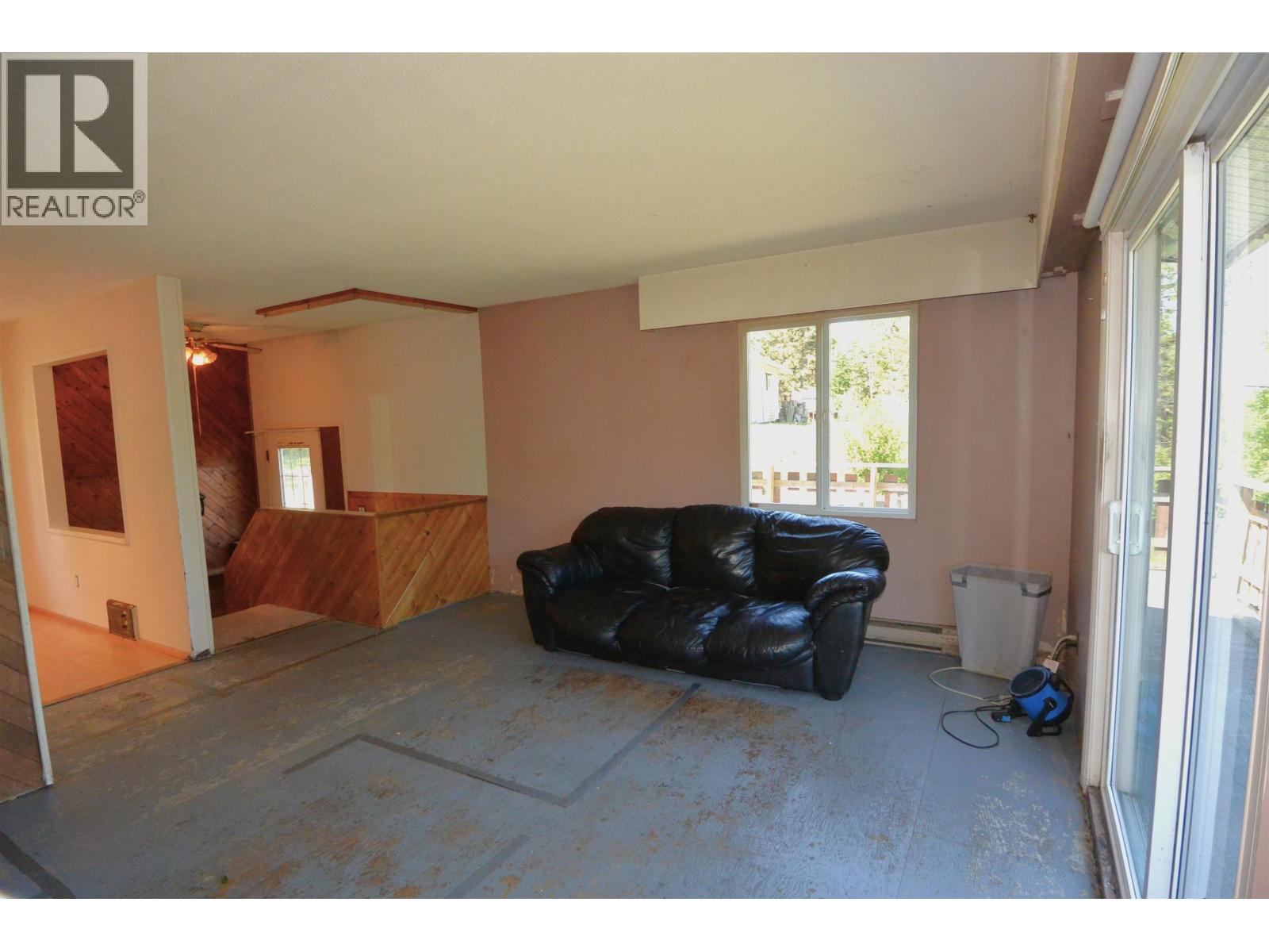 3686 VICTORIA DRIVE - 11