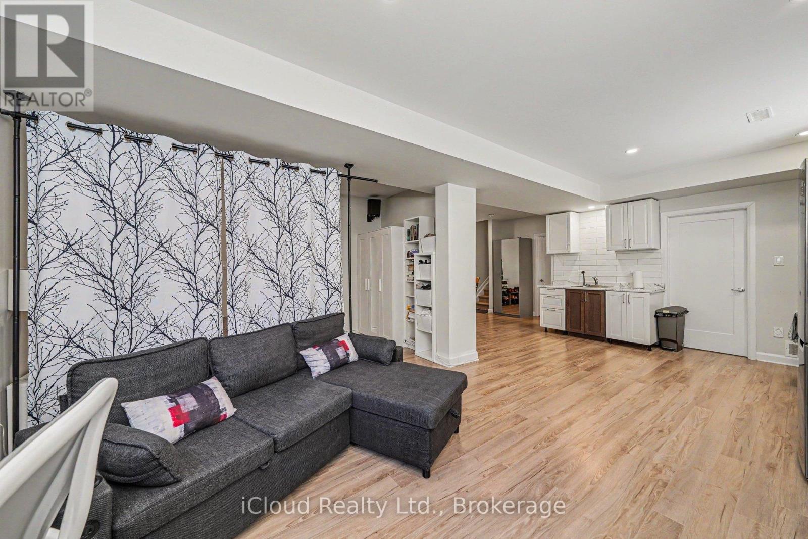 616 MOONFLOWER CRESCENT - 33