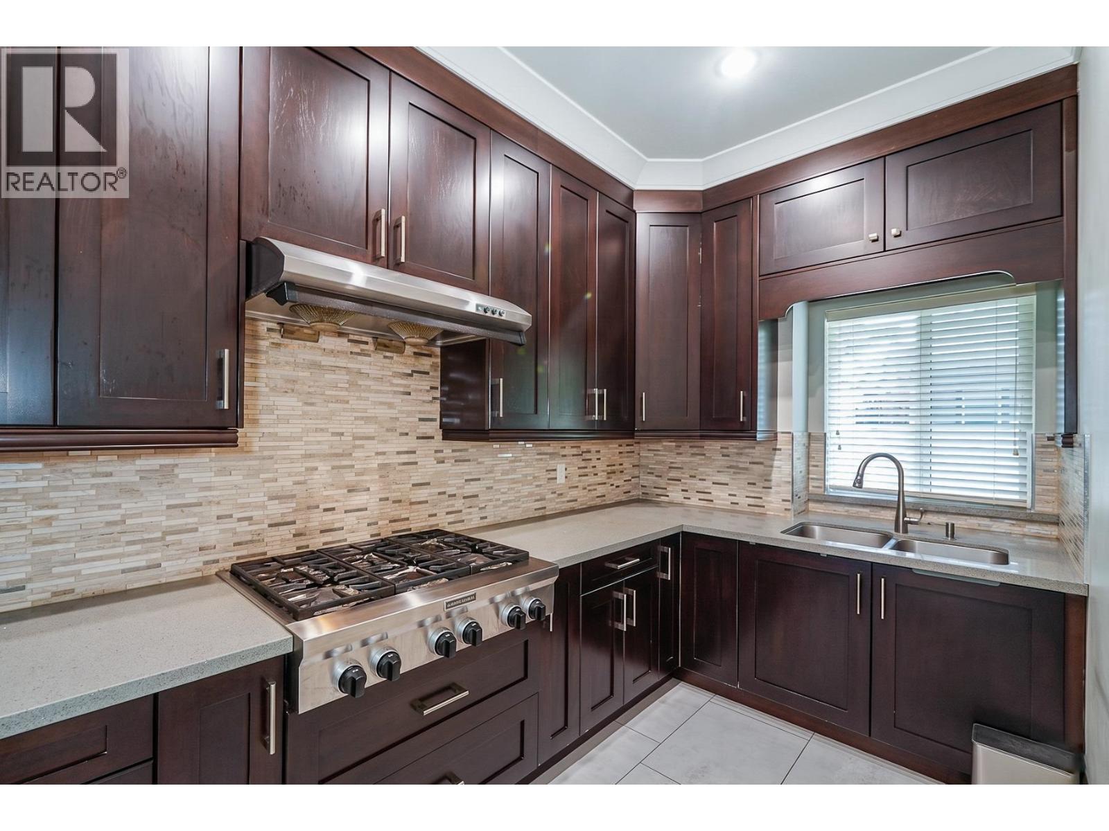 6 Bed, 7 Bath House for Sale in Richmond – 10320 DENNIS CRESCENT, Richmond – MLS# R3121073 - Image 10