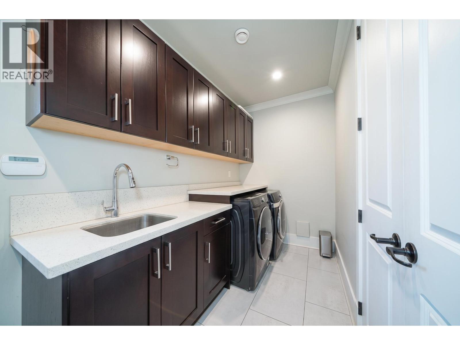 6 Bed, 7 Bath House for Sale in Richmond – 10320 DENNIS CRESCENT, Richmond – MLS# R3121073 - Image 28