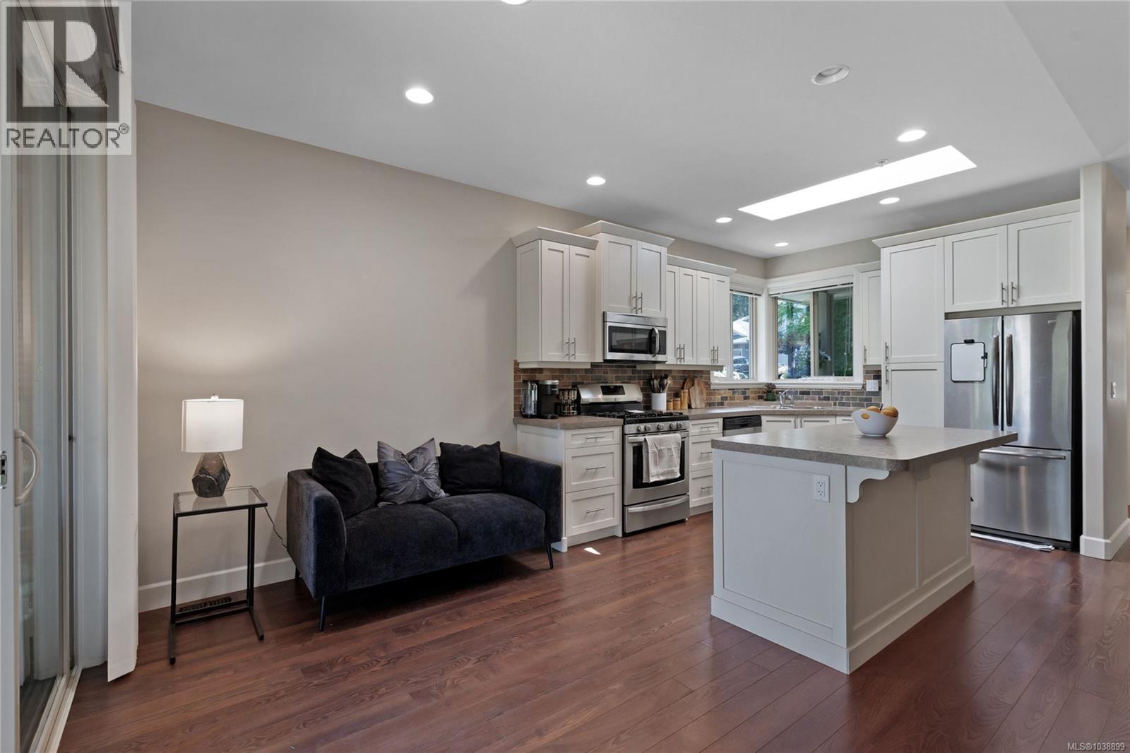 #102 4466 Stonebridge Pl - 12