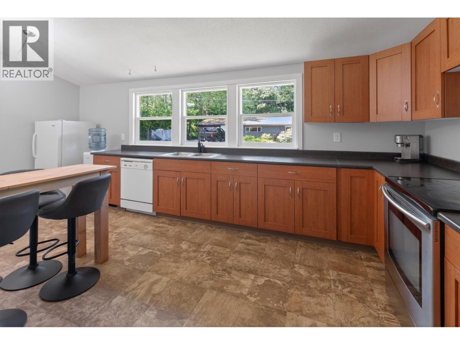4 DRAKE STREET - 13