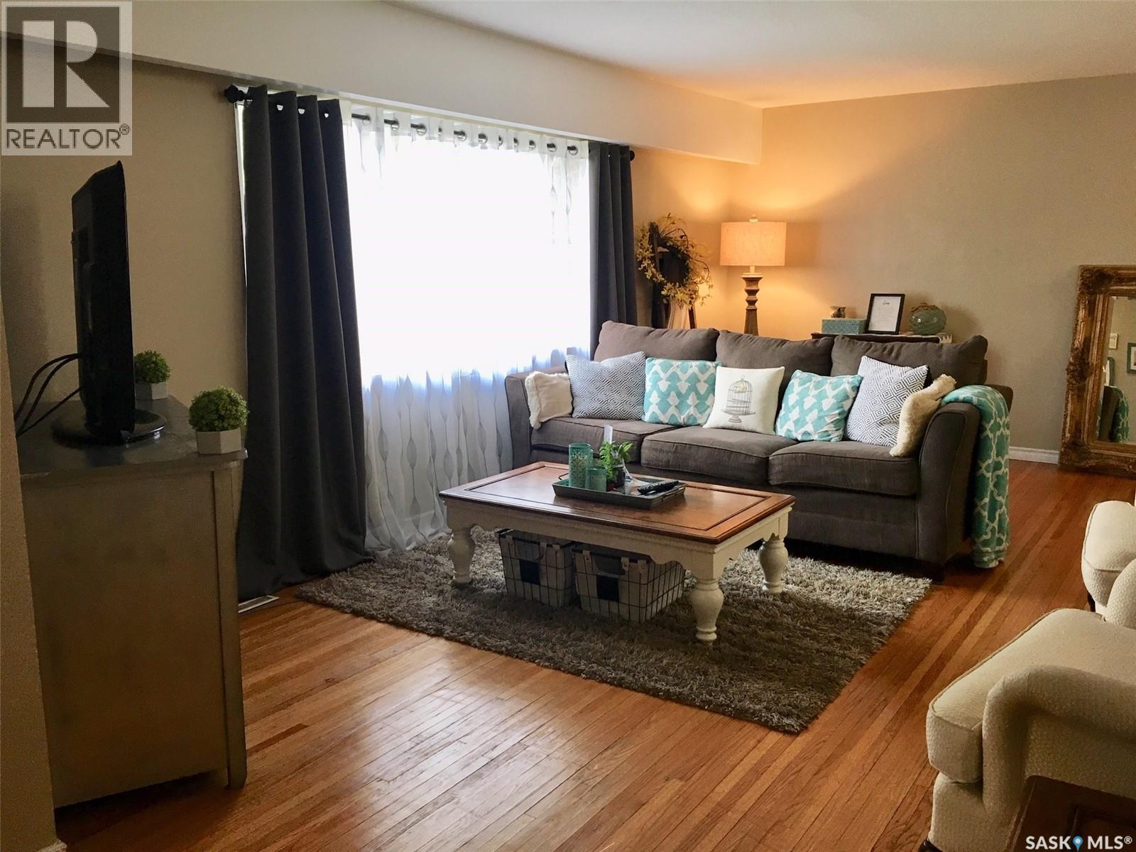 114 Gladstone AVENUE S - 6