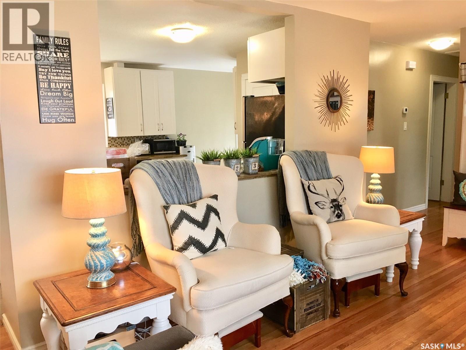 114 Gladstone AVENUE S - 8