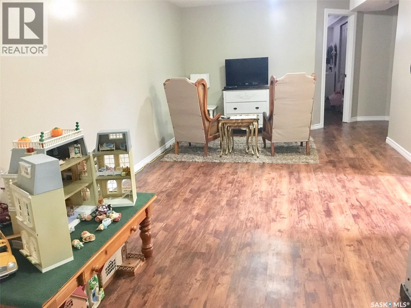 114 Gladstone AVENUE S - 12