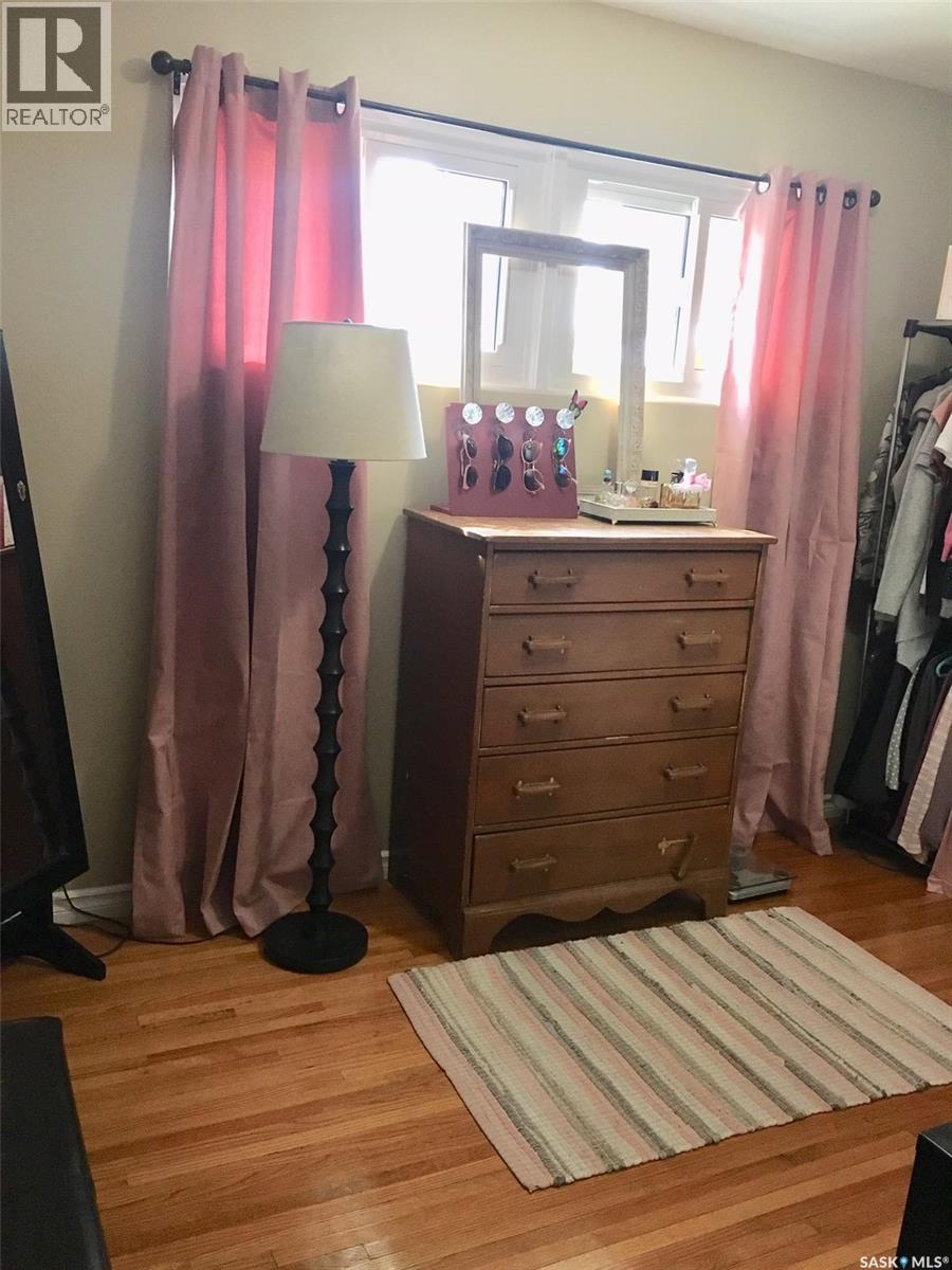 114 Gladstone AVENUE S - 11