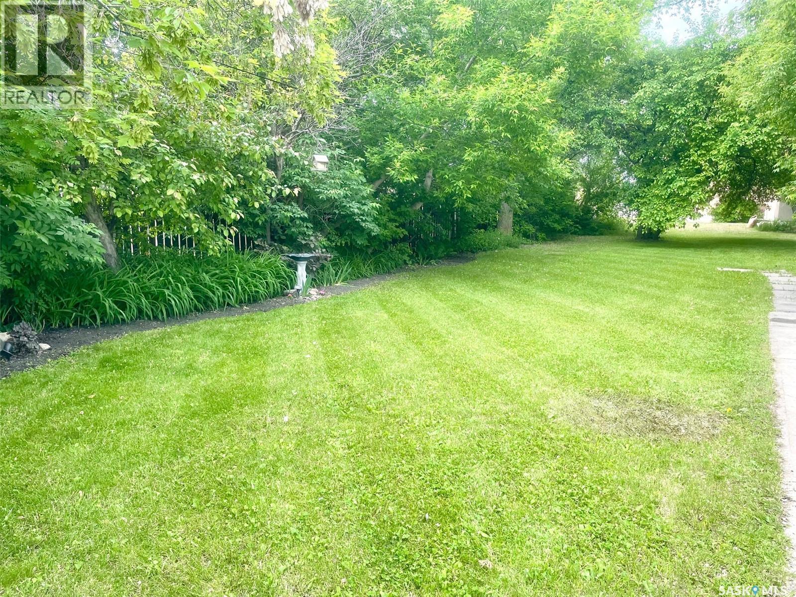 114 Gladstone AVENUE S - 20