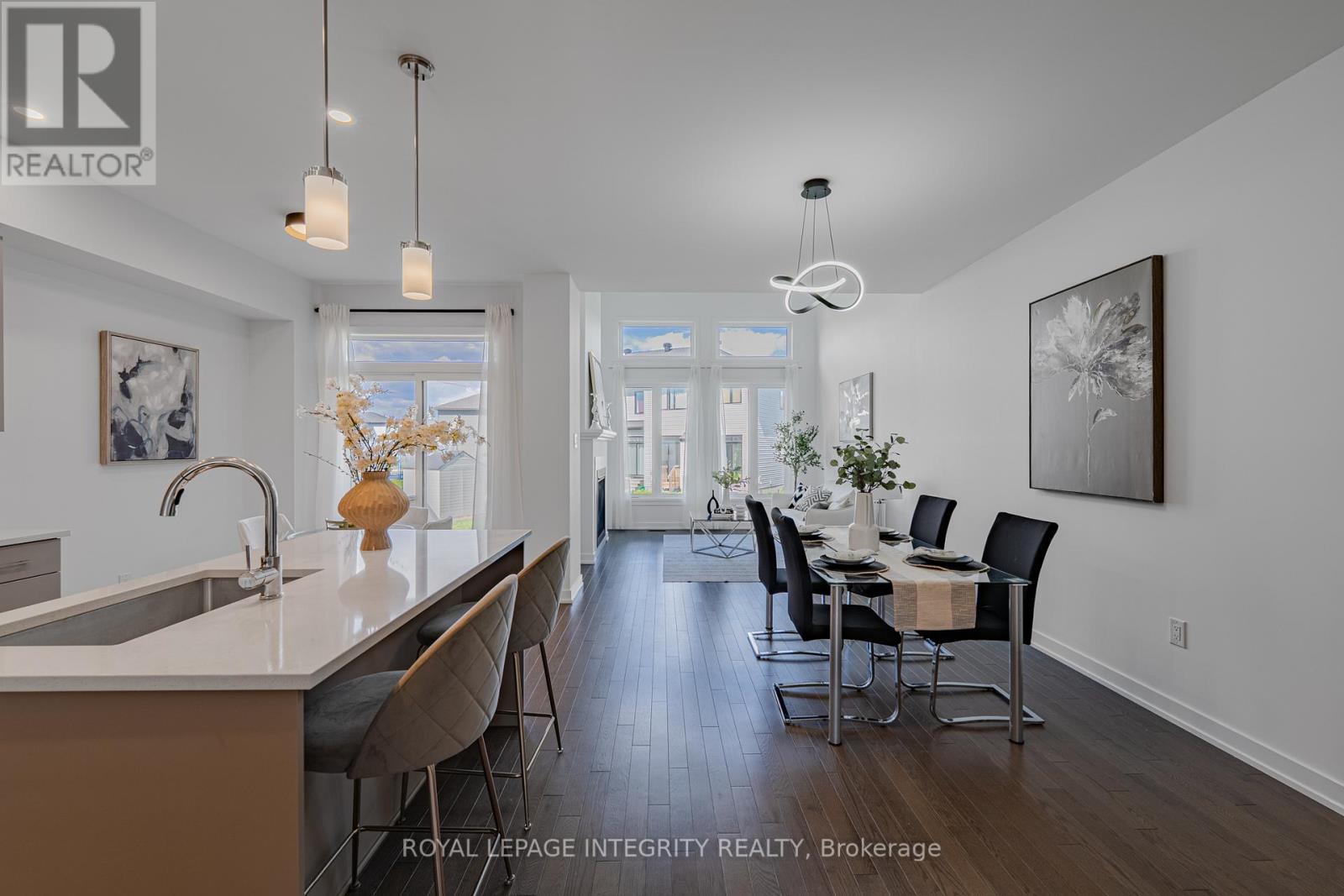 Dining/kitchen