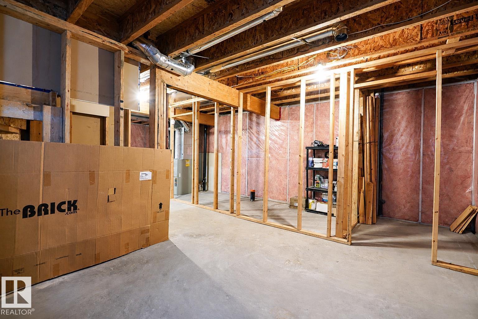 2369 27 AV NW - 32
