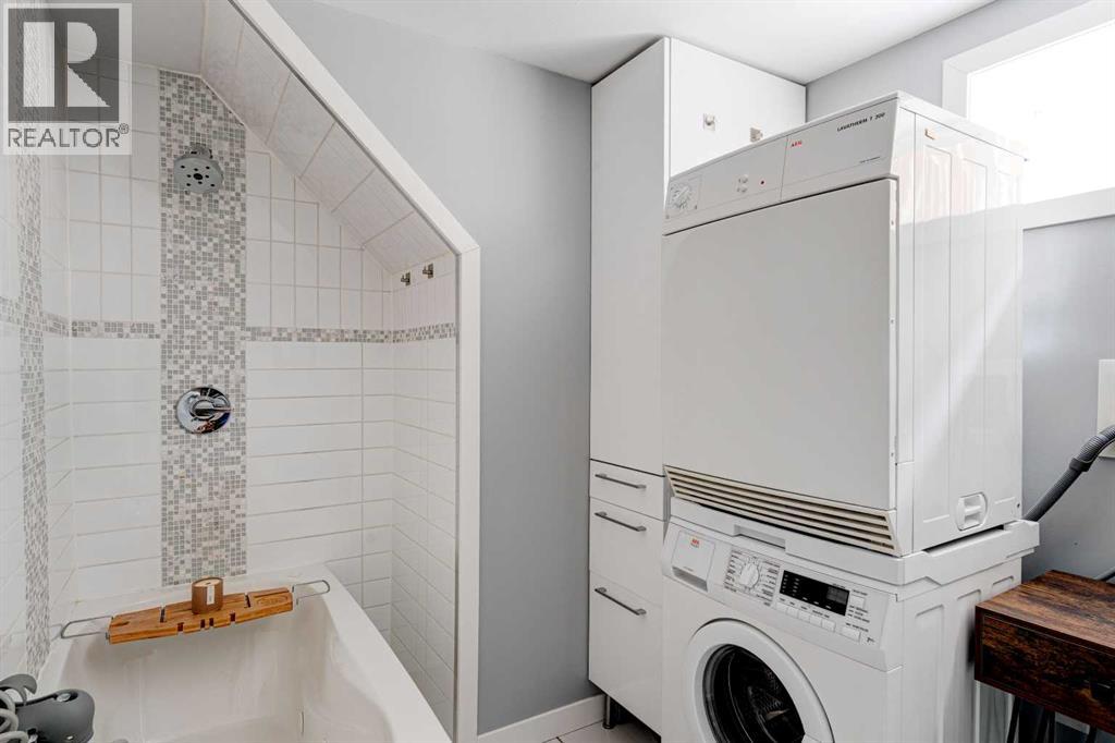 1618 43 Street SW - 36