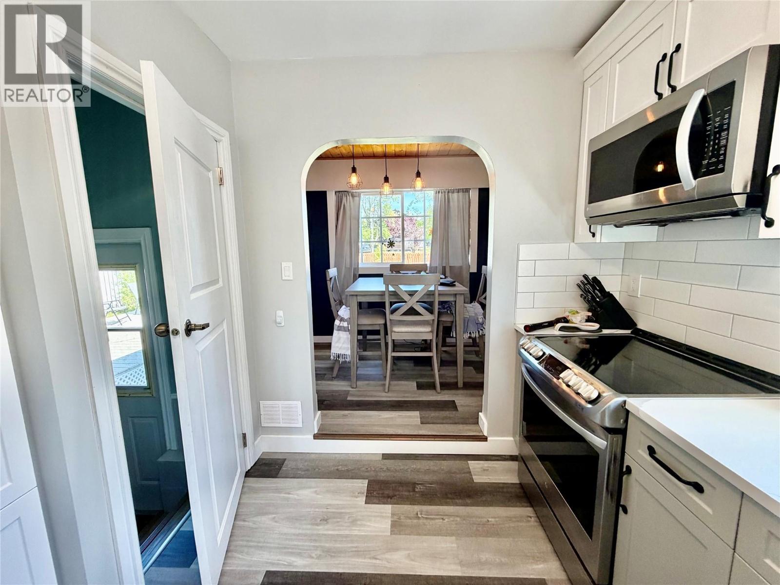 9128 8 Street - 7