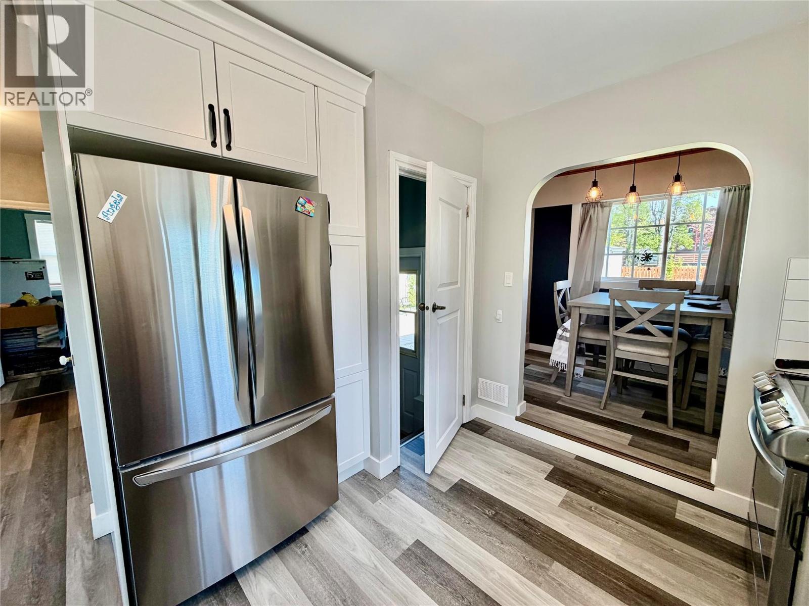9128 8 Street - 8