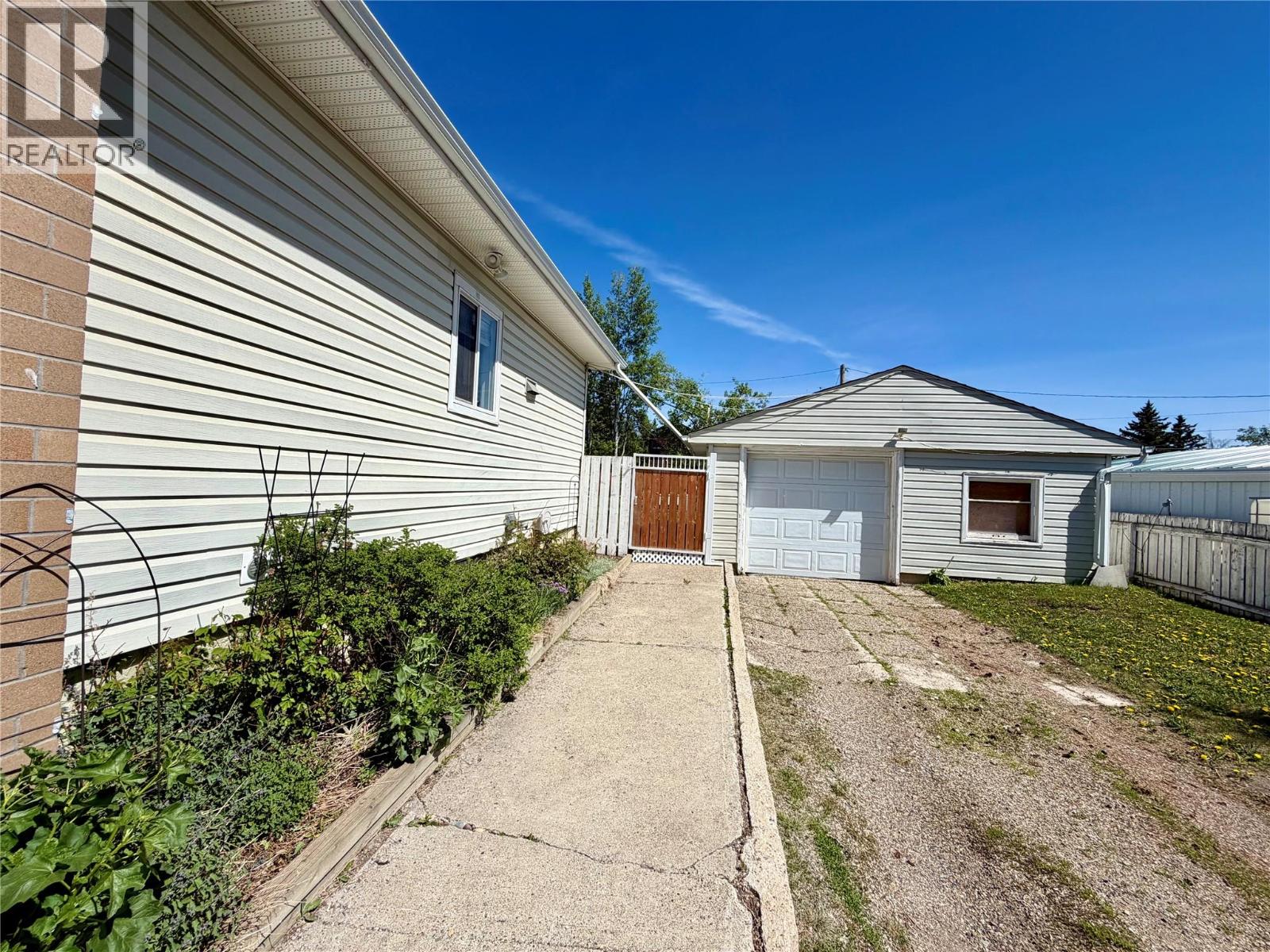 9128 8 Street - 37