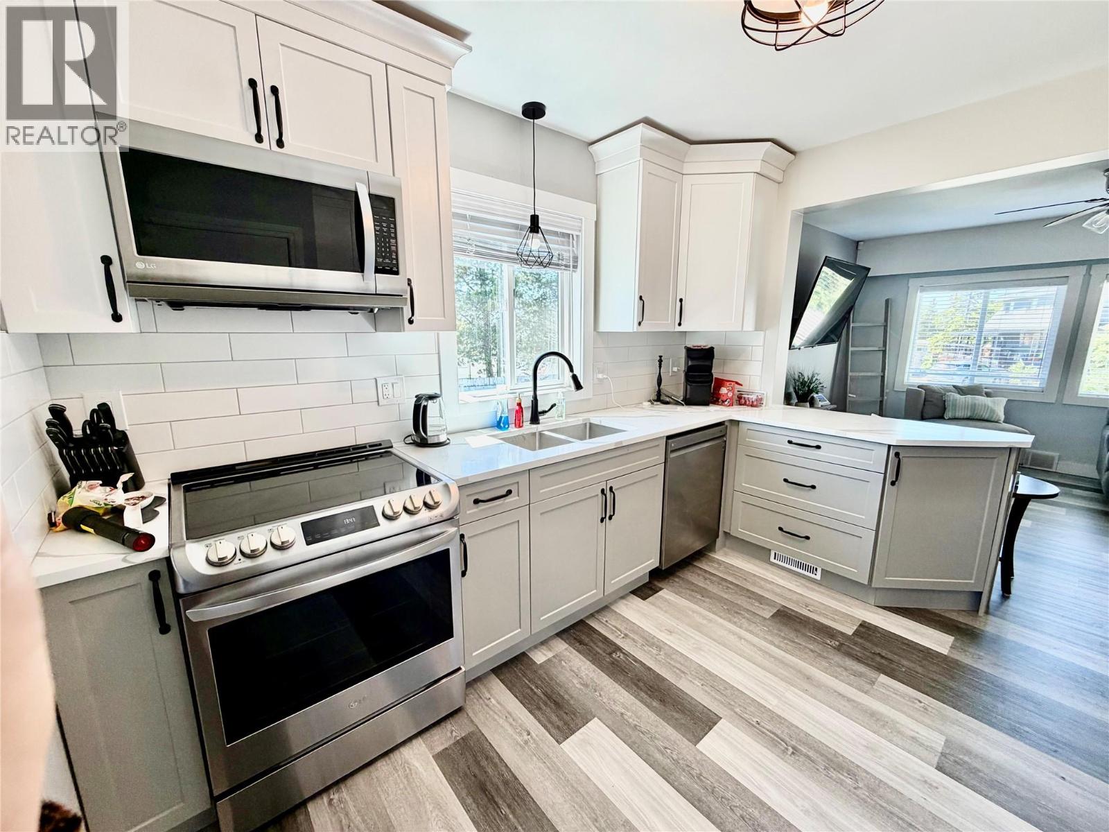 9128 8 Street - 5