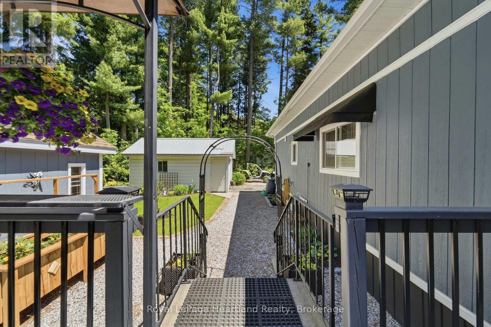 205 CHESTNUT DRIVE - Image 21