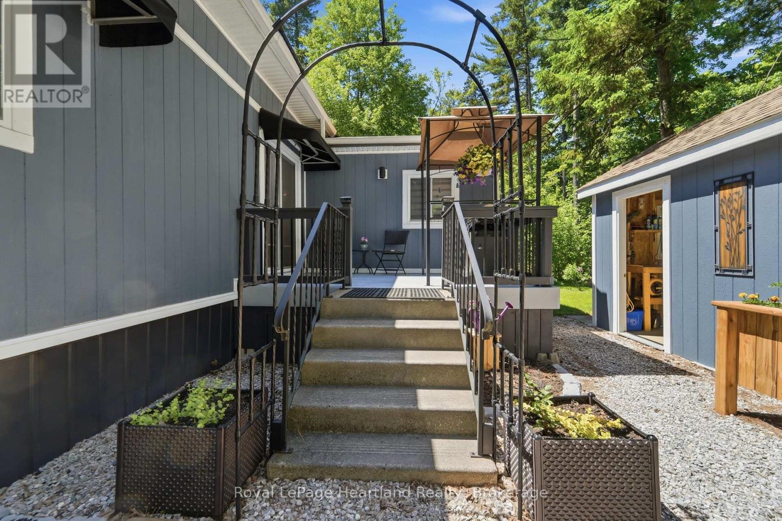 205 CHESTNUT DRIVE - Image 22