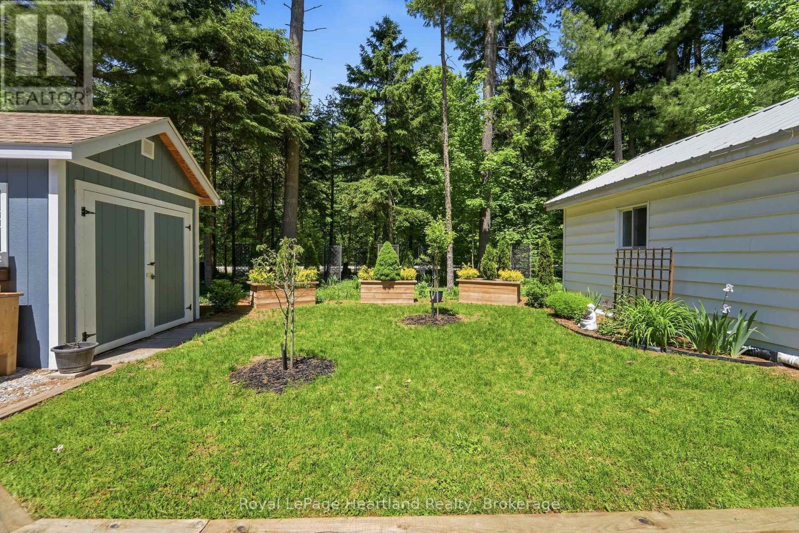 205 CHESTNUT DRIVE - Image 27