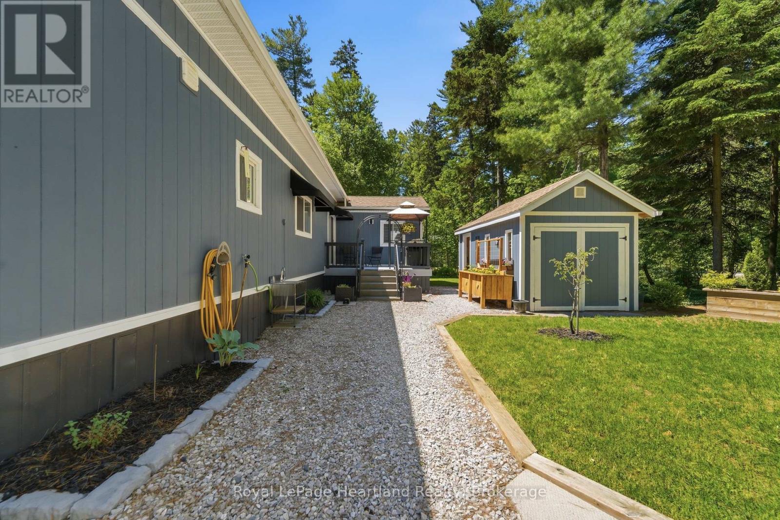 205 CHESTNUT DRIVE - Image 29