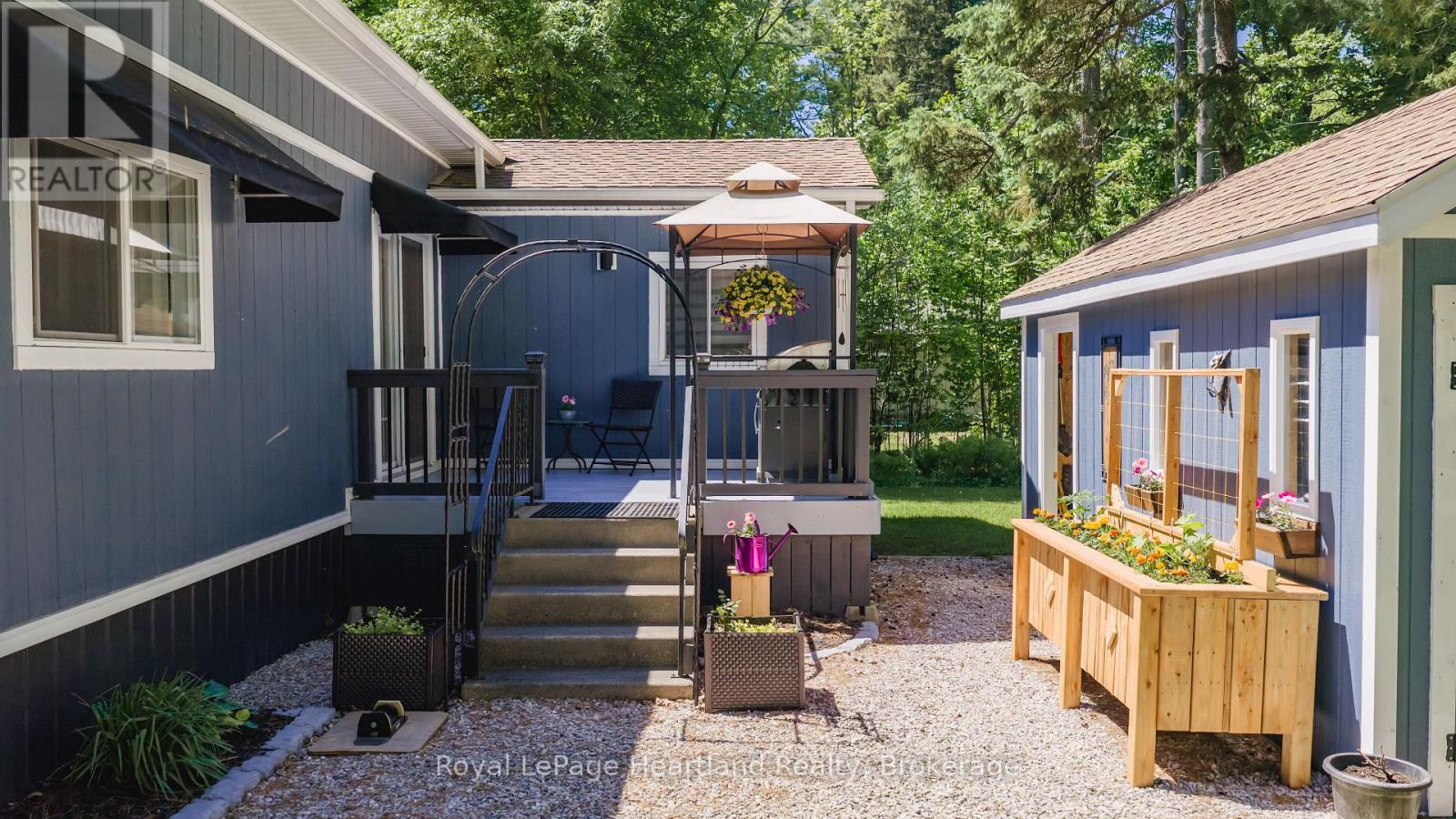205 CHESTNUT DRIVE - 35