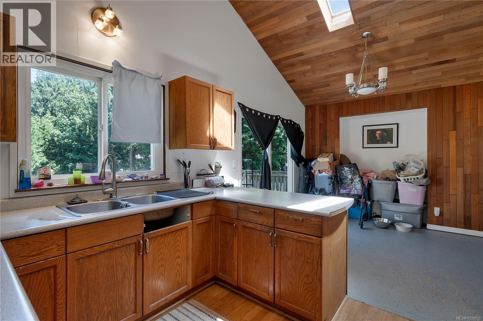 1376 Hooley Rd - 10