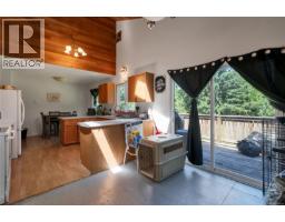 Primary Bedroom - 1376 Hooley Rd, Quadra Island, BC V0P1N0 Photo 7