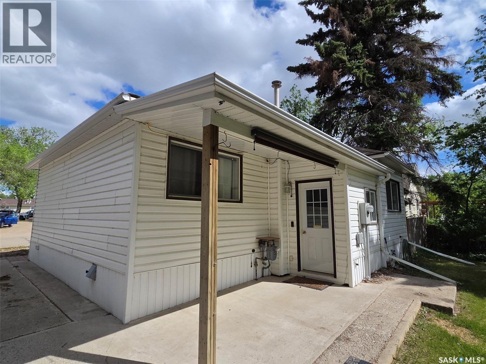 118 5th STREET W - 4