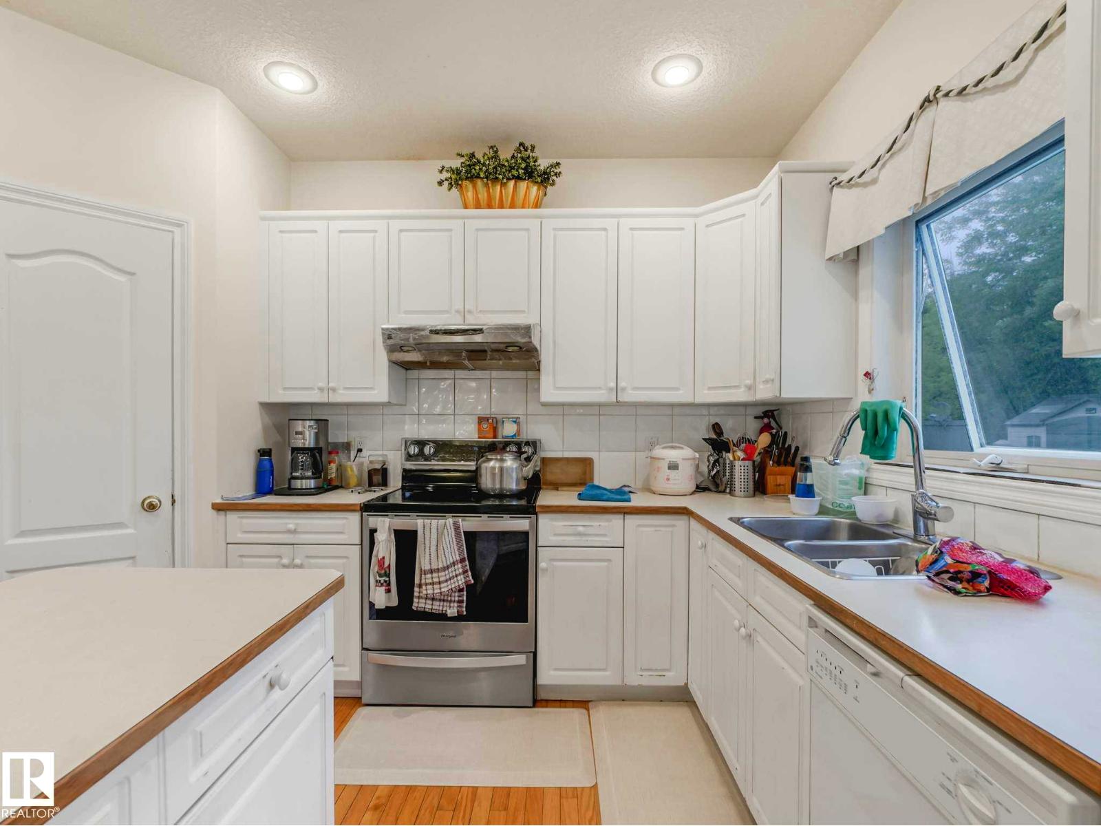11568 15 AV NW - 35