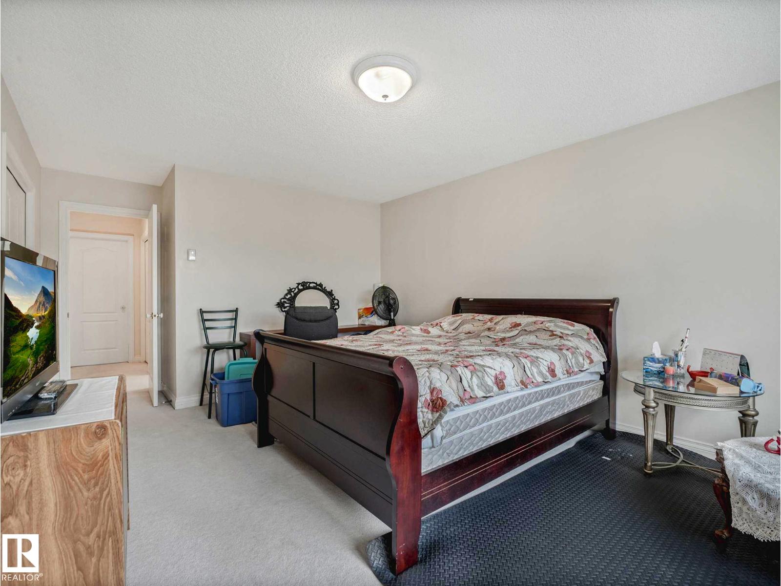 11568 15 AV NW - 53