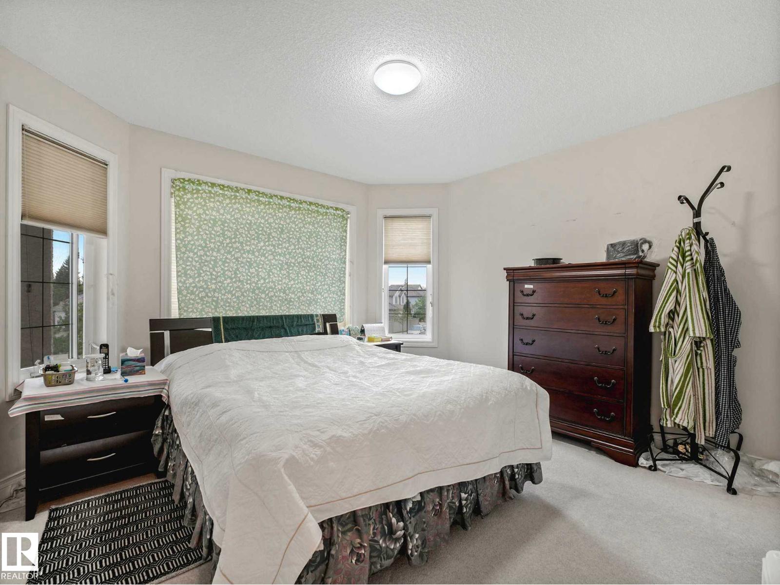 11568 15 AV NW - 60