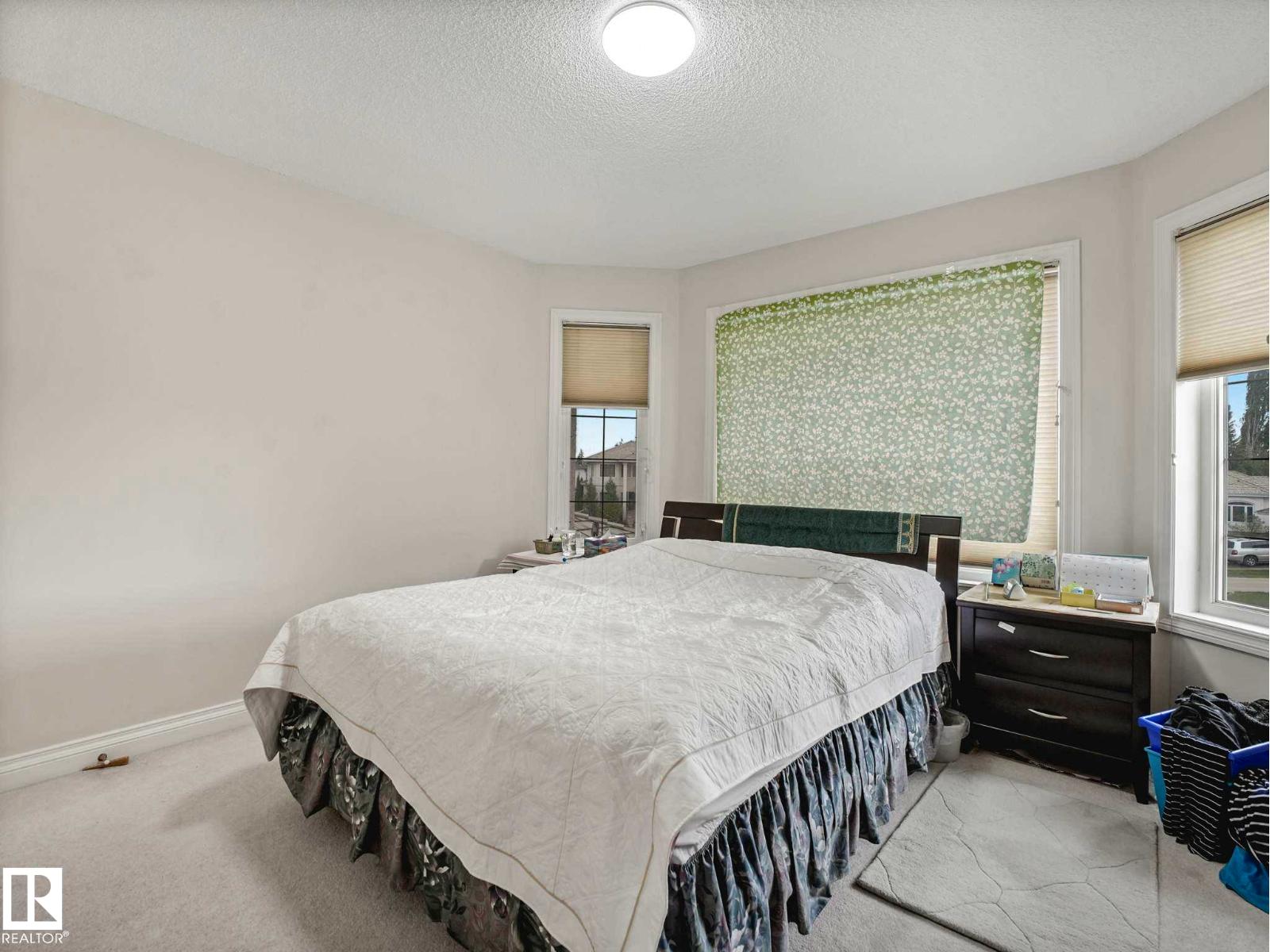 11568 15 AV NW - 61