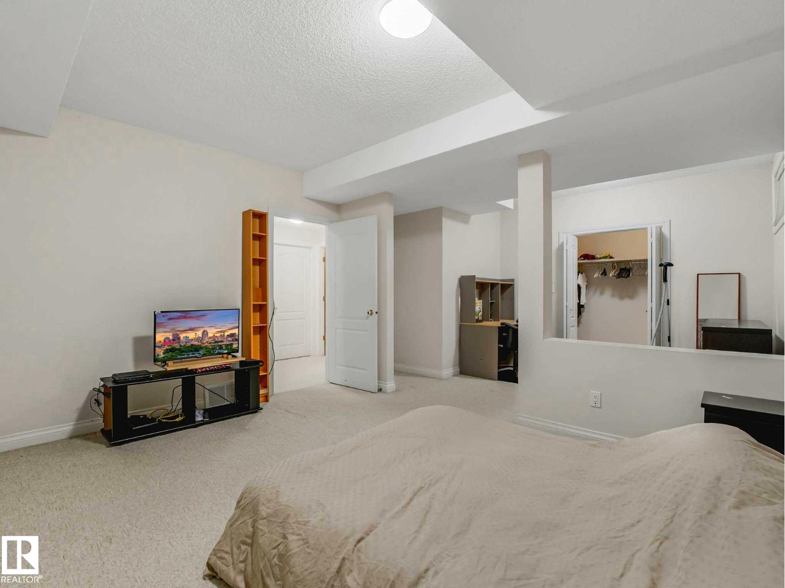 11568 15 AV NW - 67