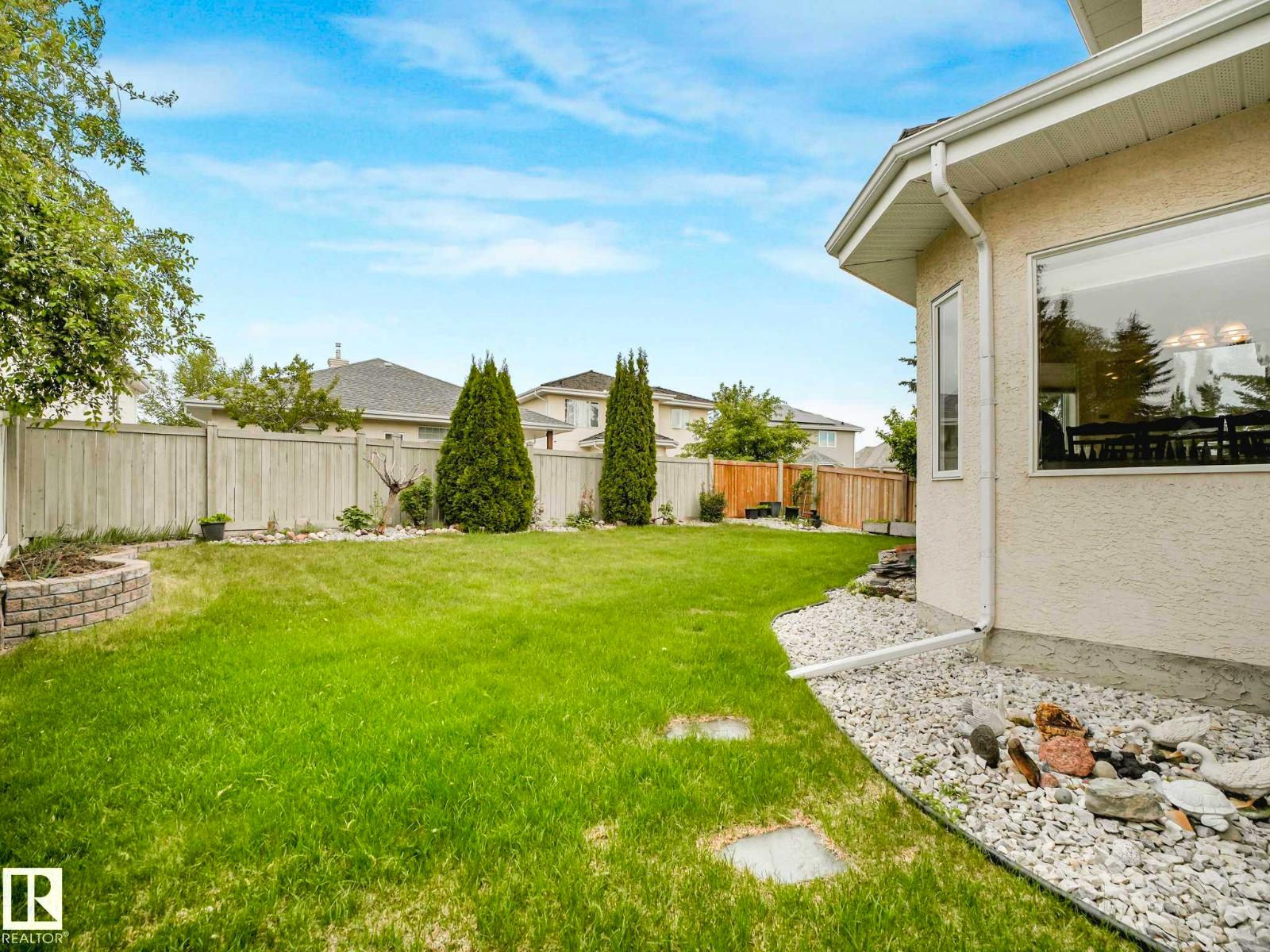 11568 15 AV NW - 8