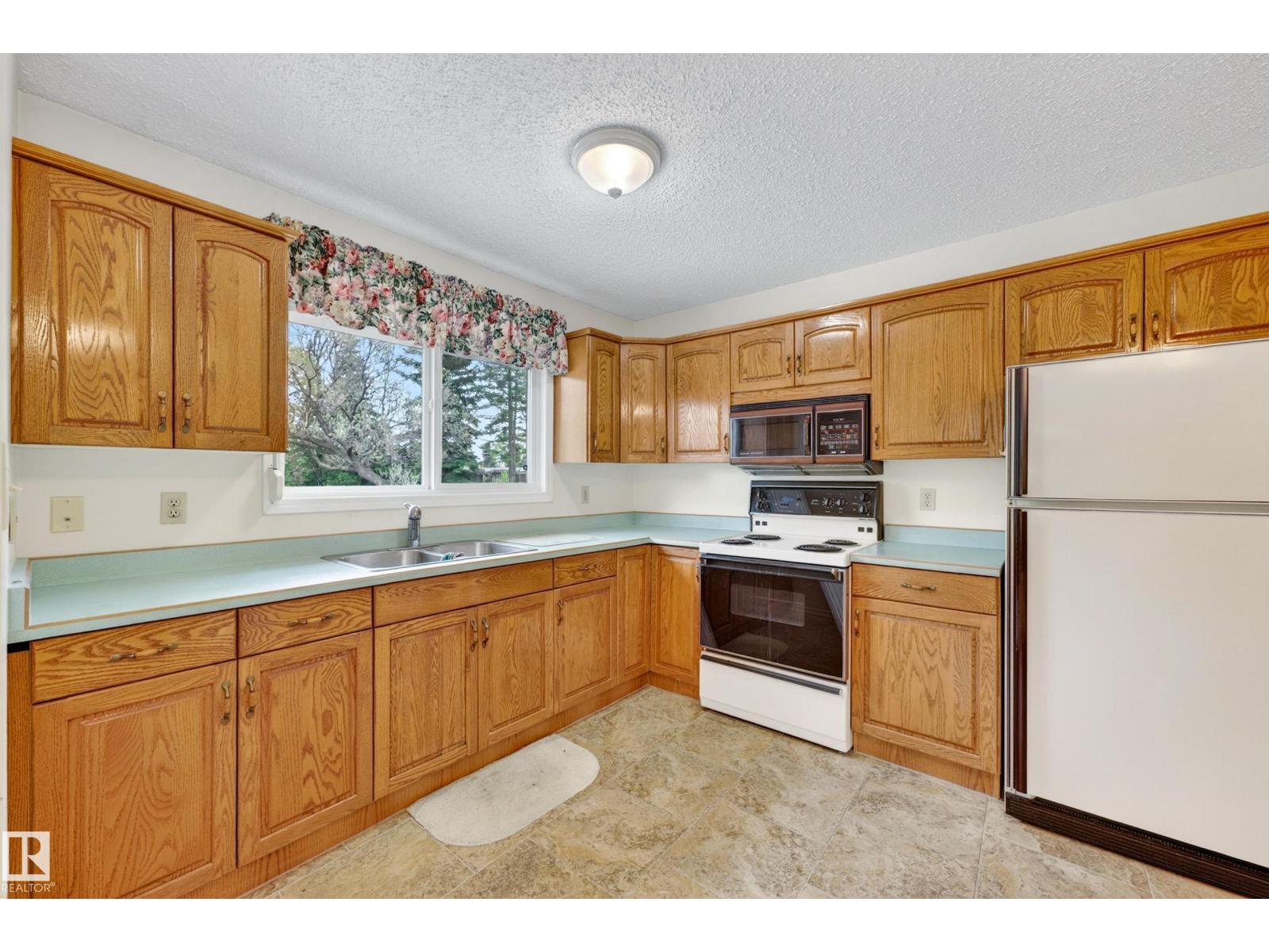 11903 138 AV NW - 26