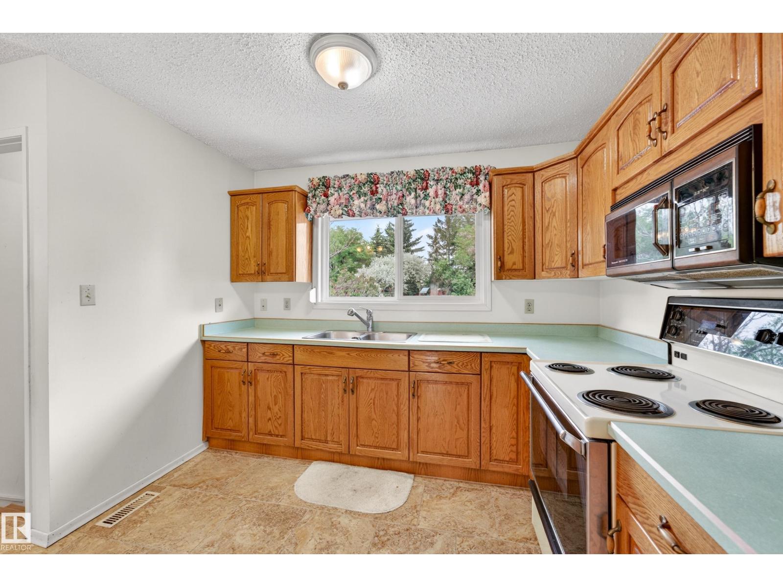 11903 138 AV NW - 28