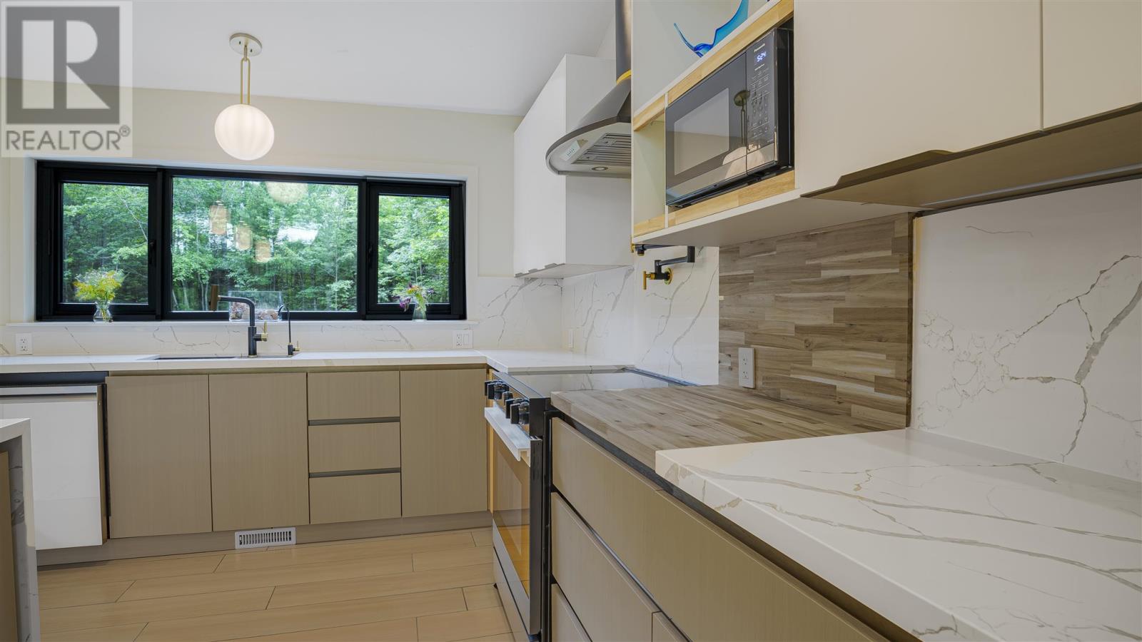 4223 Queen ST - 22