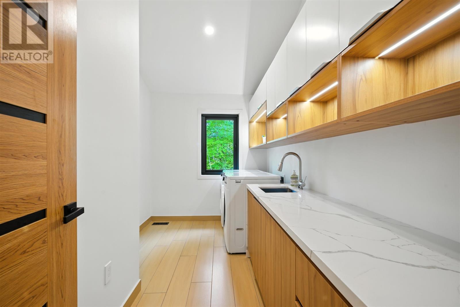 4223 Queen ST - 33
