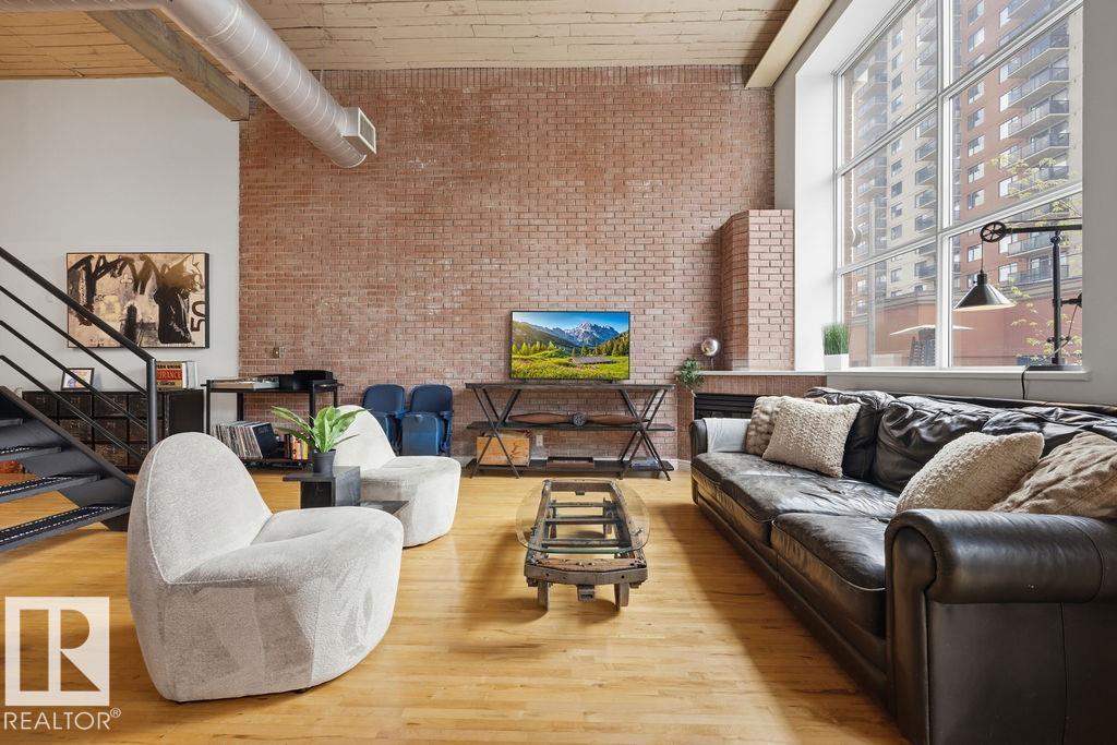 #104 10330 104 ST NW - 14