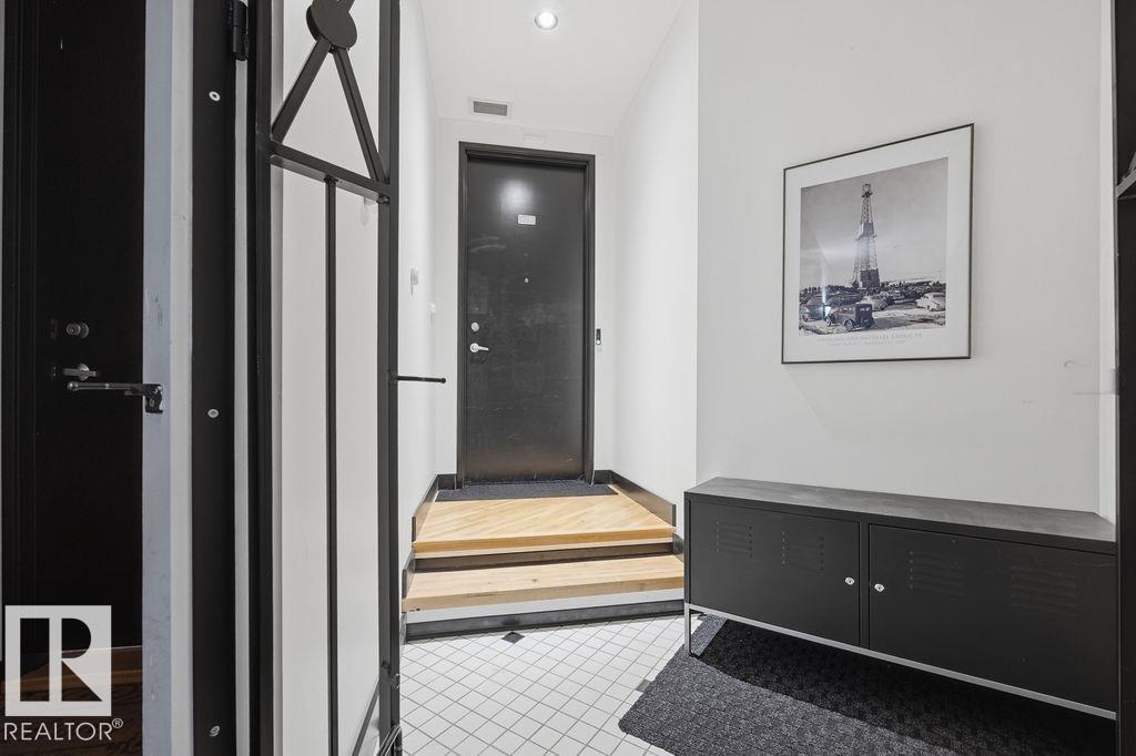#104 10330 104 ST NW - 4