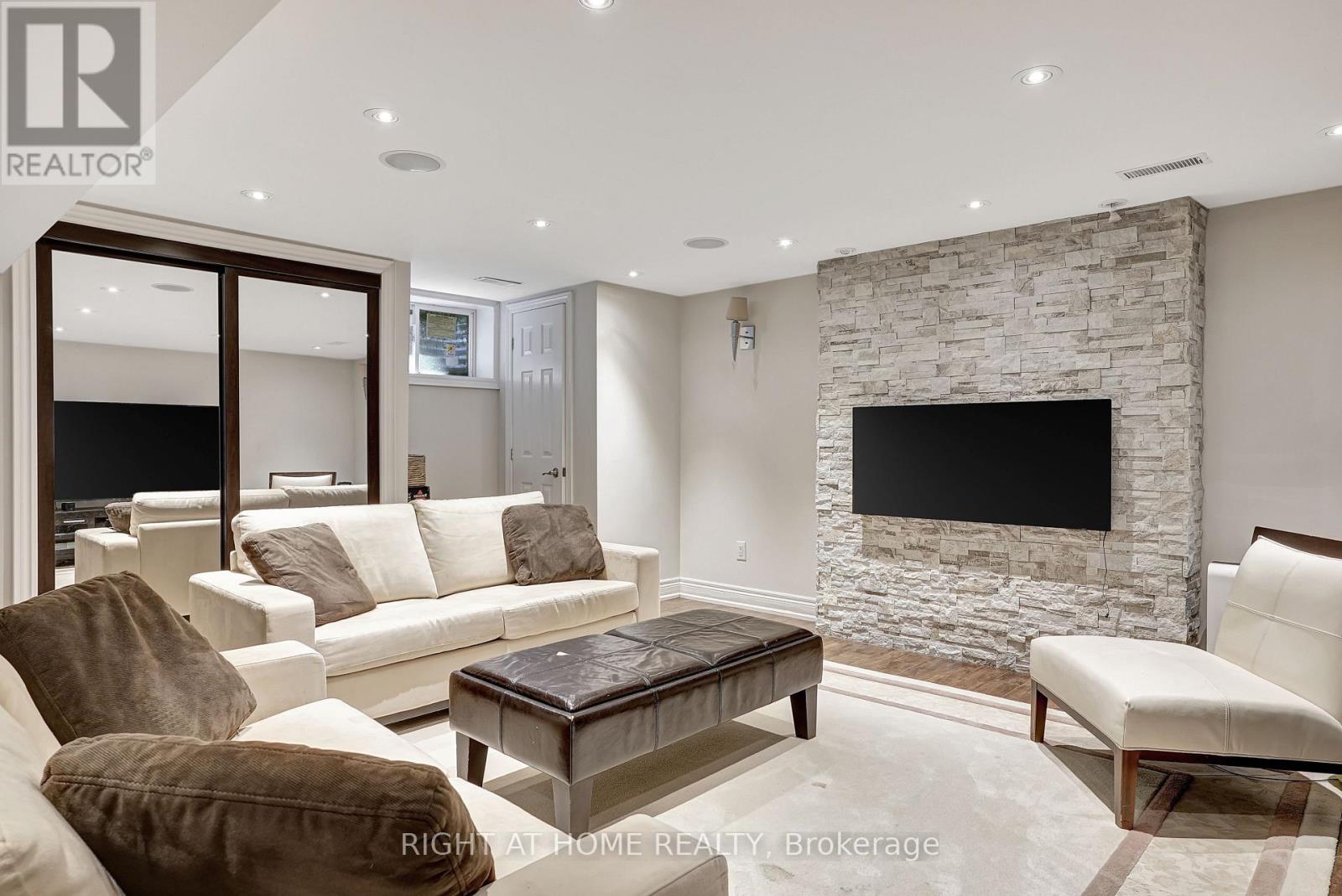 461 LAKESHORE ROAD W