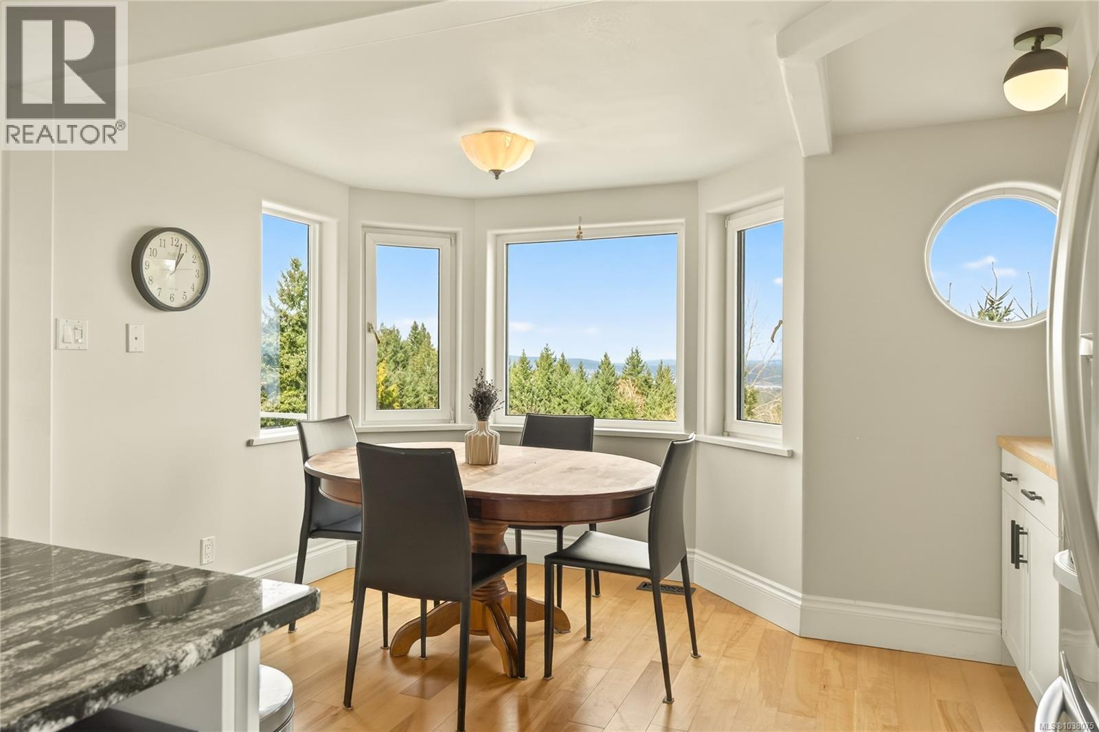 3758 Panorama Cres - 36