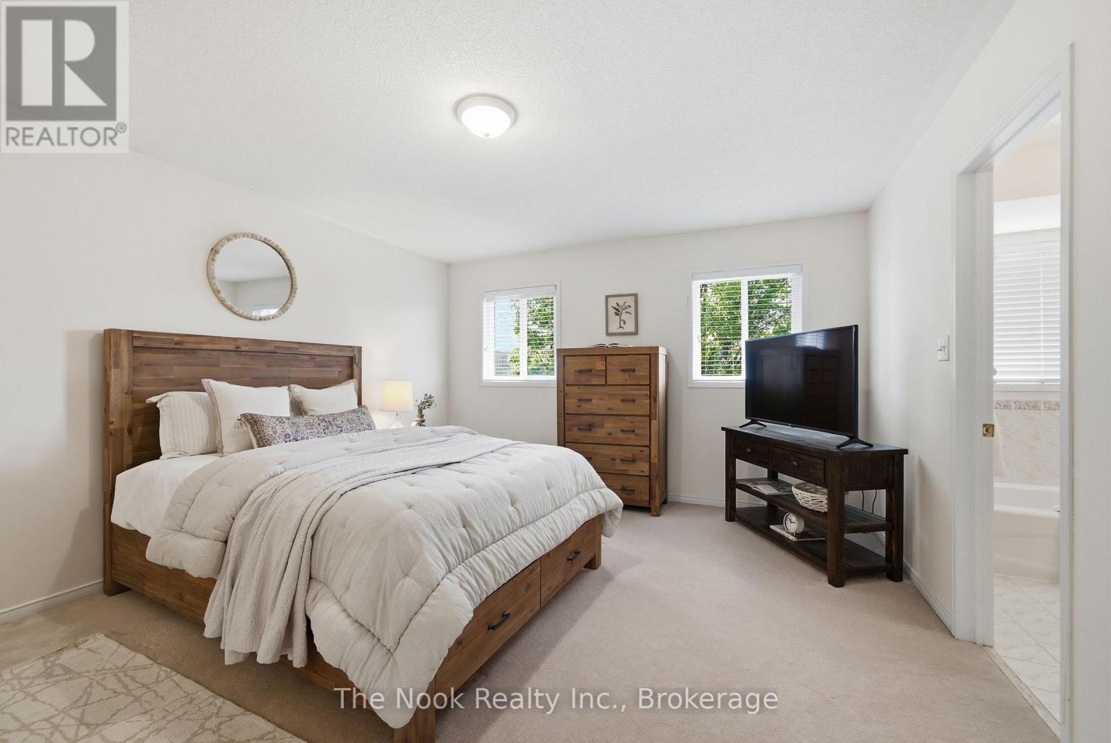 39 RAMPART CRESCENT - 21