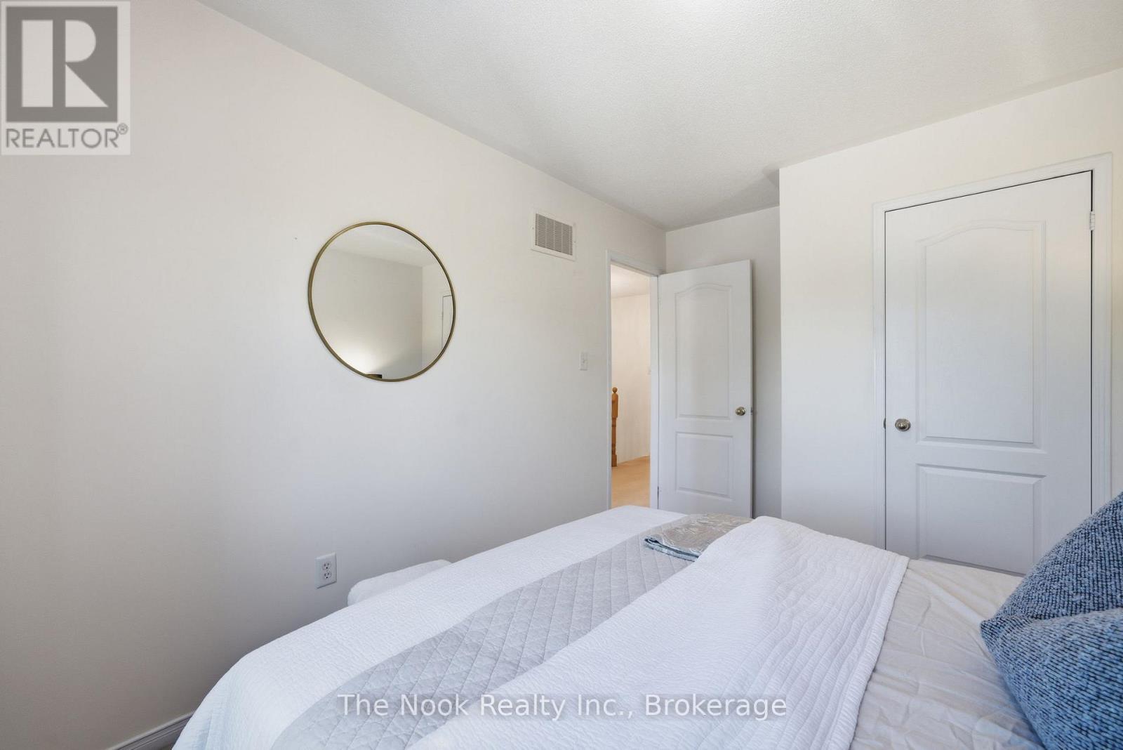 39 RAMPART CRESCENT - 29