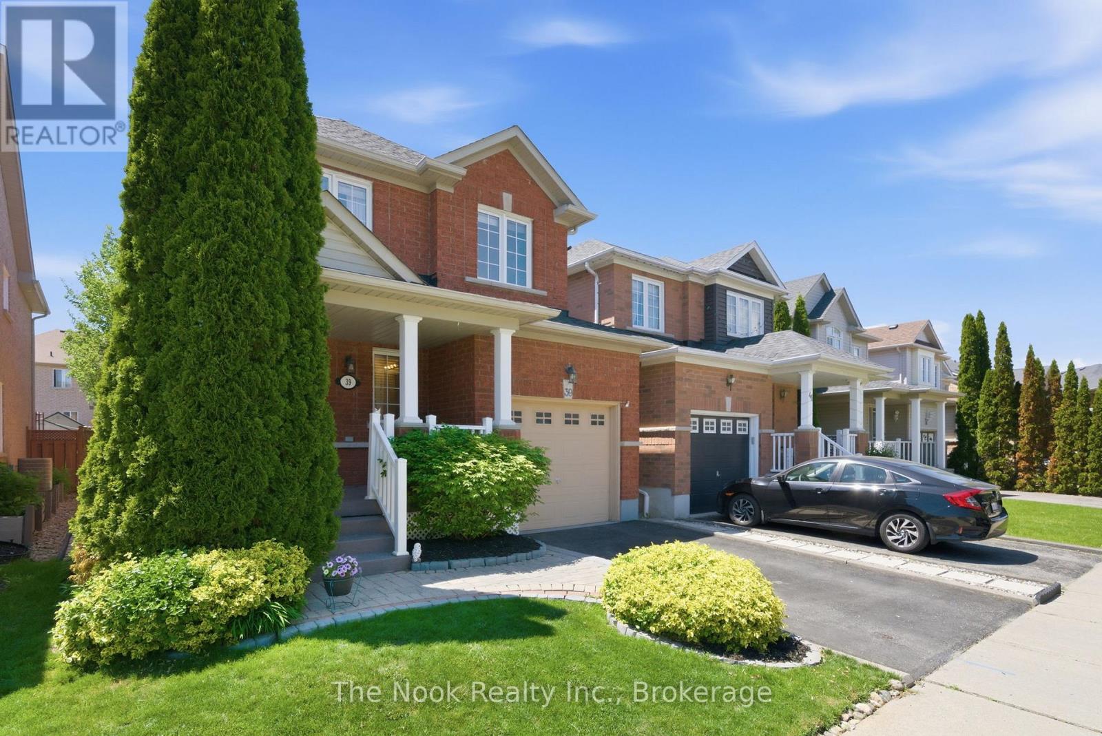 39 RAMPART CRESCENT - 3