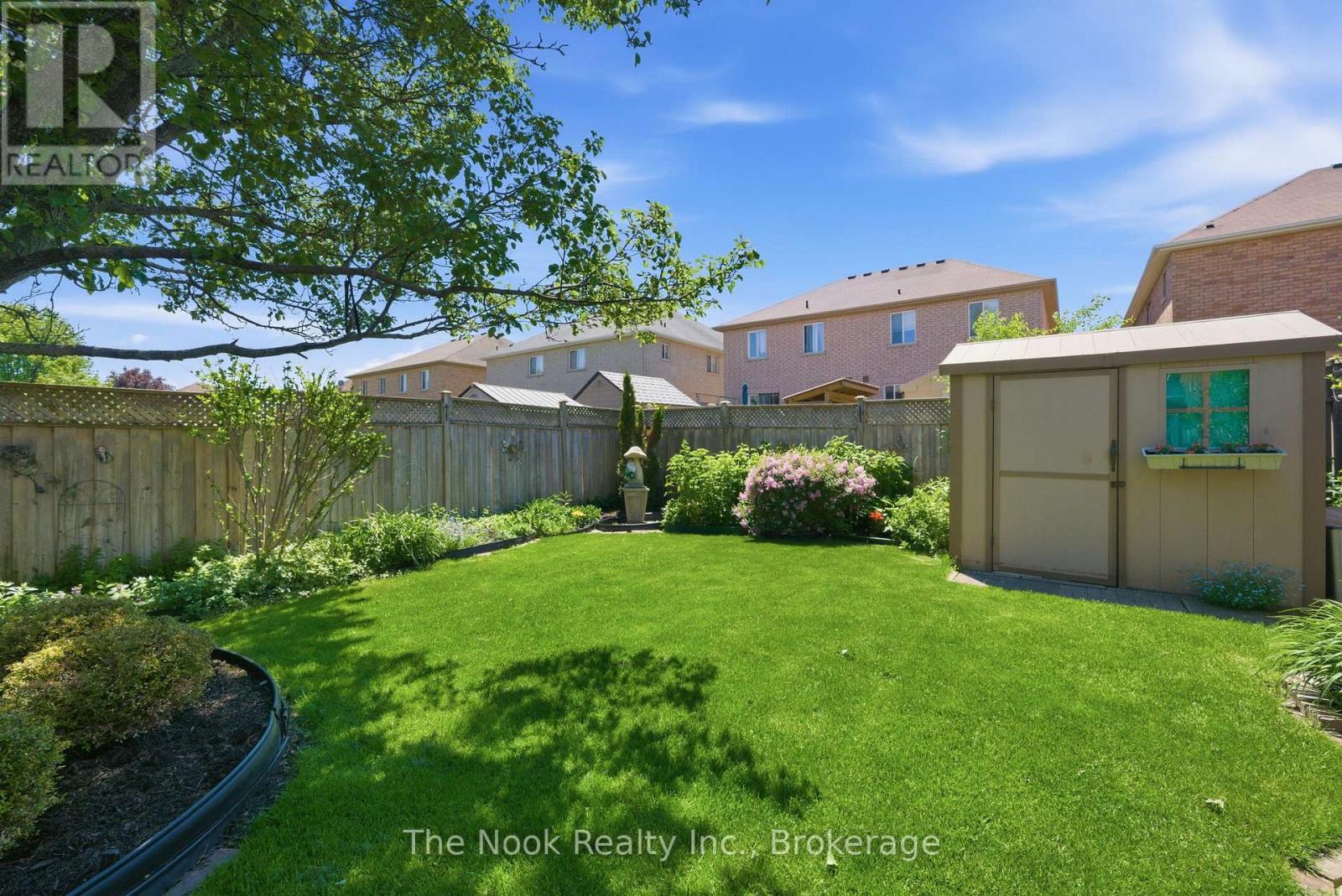 39 RAMPART CRESCENT - 33