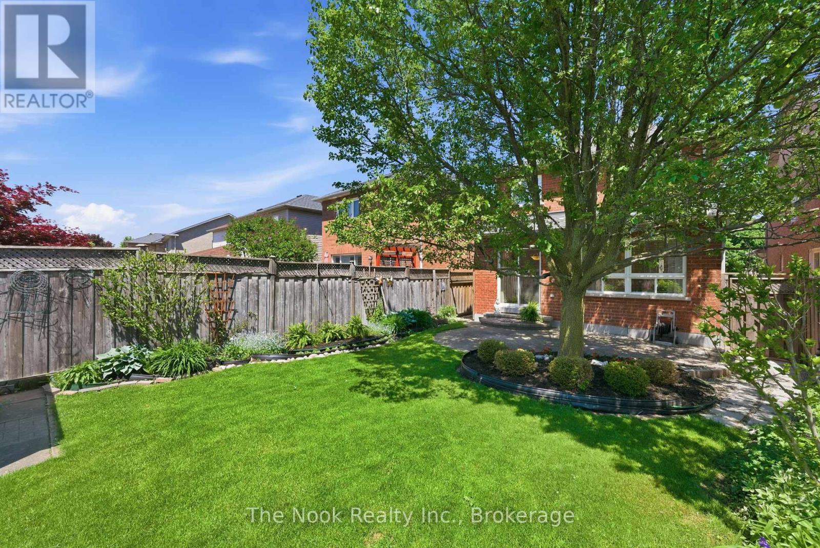 39 RAMPART CRESCENT - 35