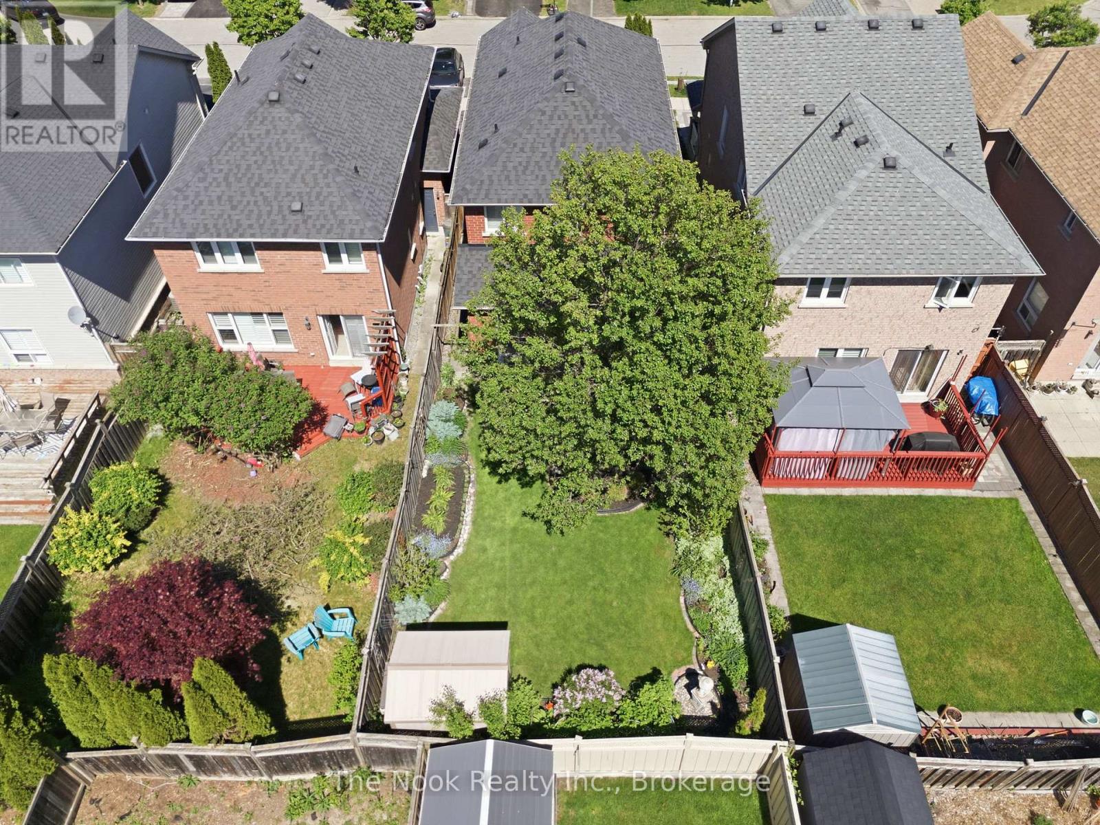39 RAMPART CRESCENT - 37