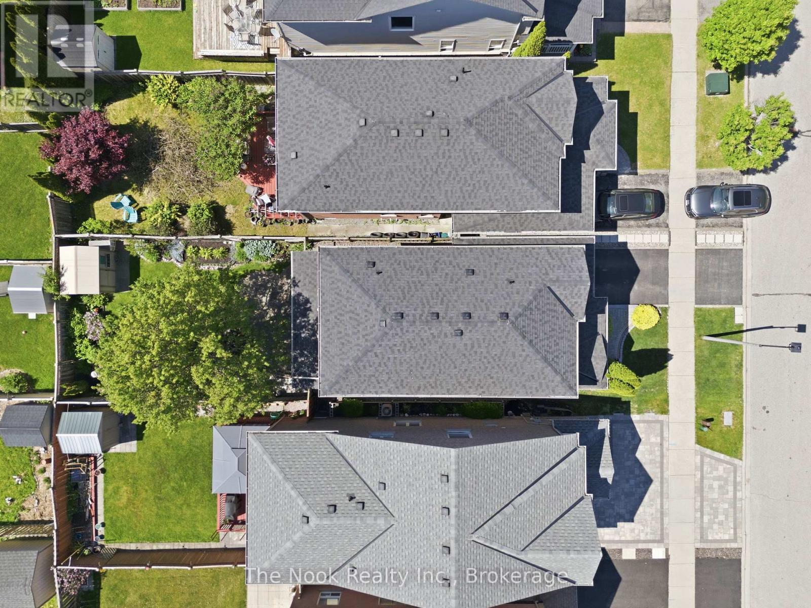 39 RAMPART CRESCENT - 38