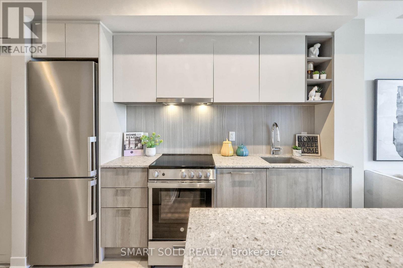 #833 31 TIPPETT ROAD - 15